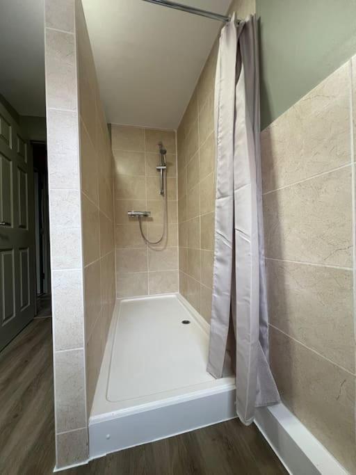 The Rose- Grd Floor, 2-5 Beds, Smarttv, Uni, Tram, M250 Fibre Lejlighed Nottingham Eksteriør billede