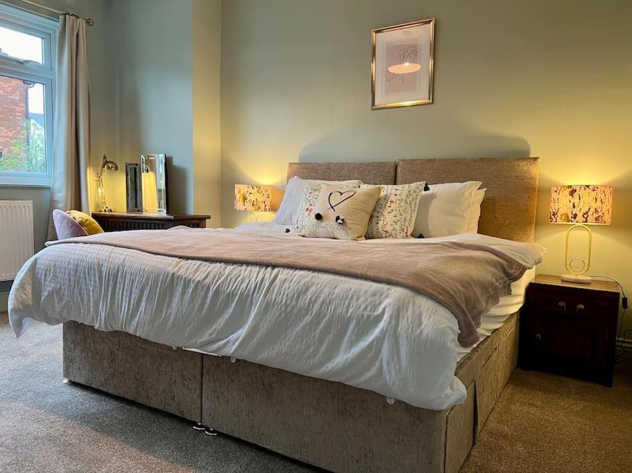 The Rose- Grd Floor, 2-5 Beds, Smarttv, Uni, Tram, M250 Fibre Lejlighed Nottingham Eksteriør billede